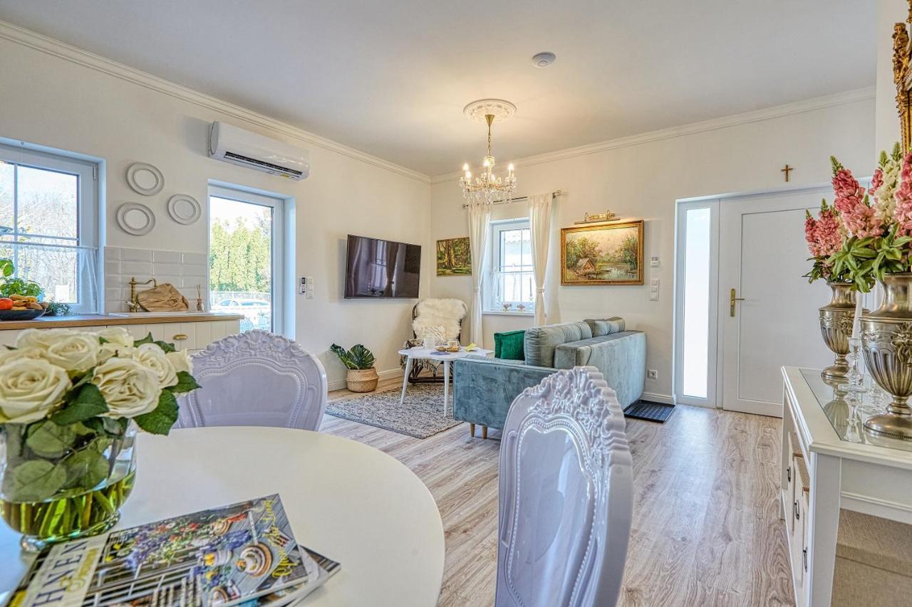 The Doors Boutique Apartments Mosonmagyaróvár Zewnętrze zdjęcie
